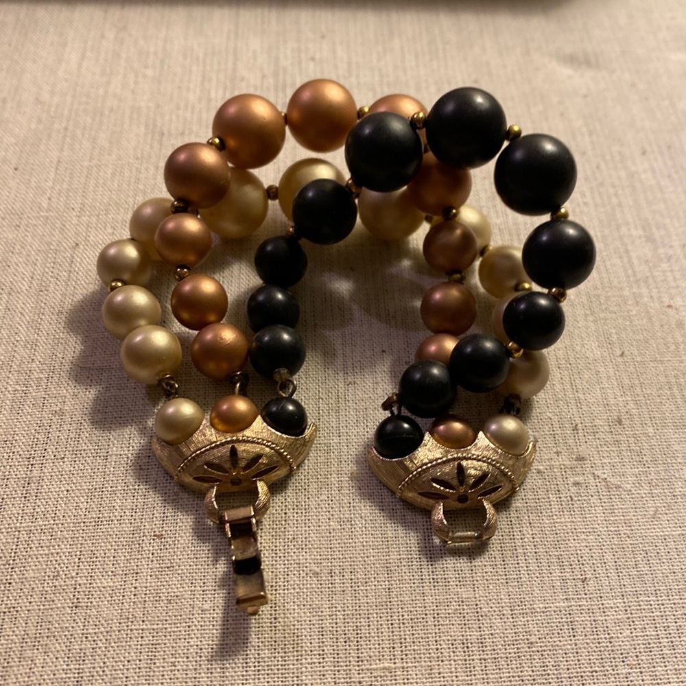 VINTAGE 3 STRAND FAUX PERAL BRACELET